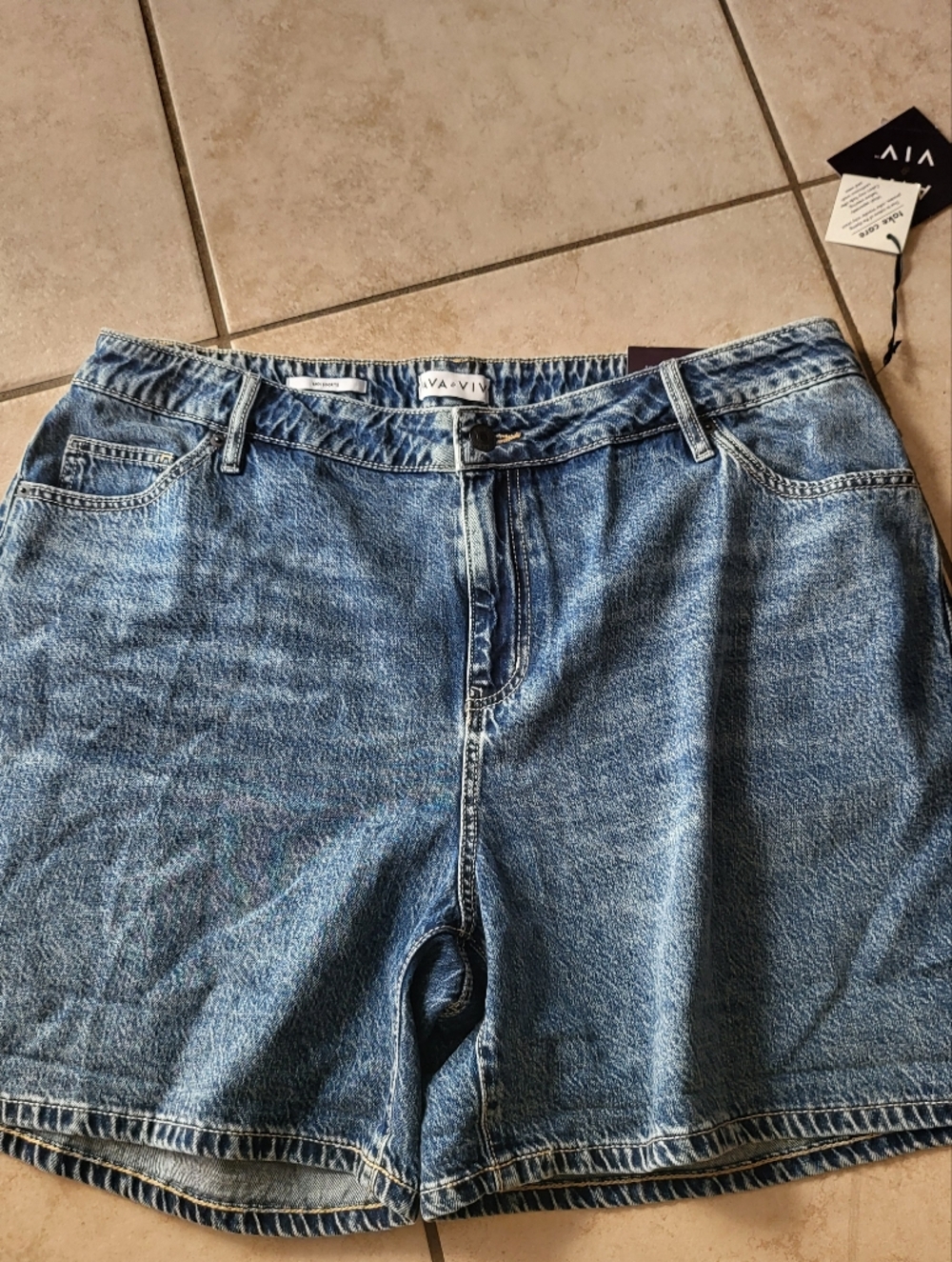 Ava & Viv 18 Midi Shorts